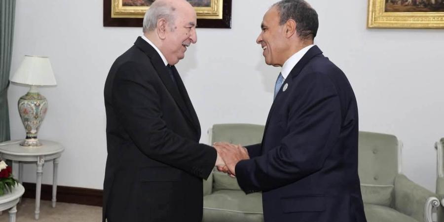 وزير الخارجية يلتقي الرئيس الجزائري على هامش الاجتماع الوزاري لآلية دول الجوار الثلاثية حول ليبيا