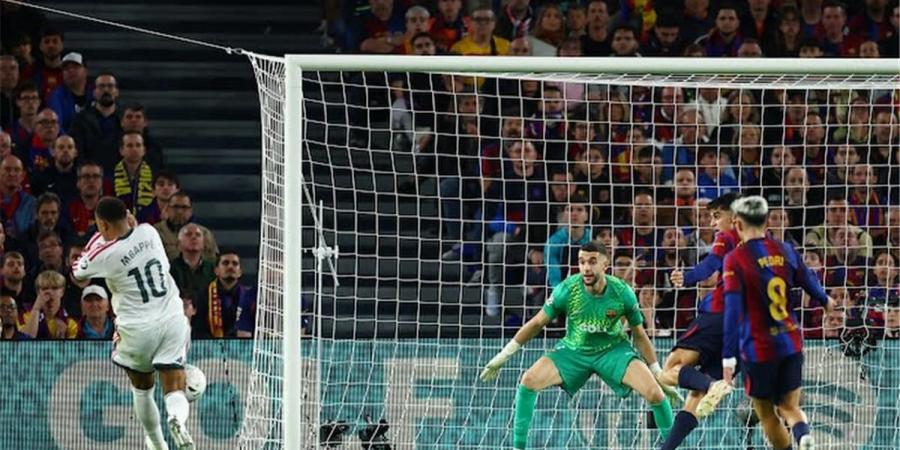 فيديو | بعد خطأ جيرارد مارتن.. مبابي يسجل هدف ريال مدريد الأول أمام برشلونة
