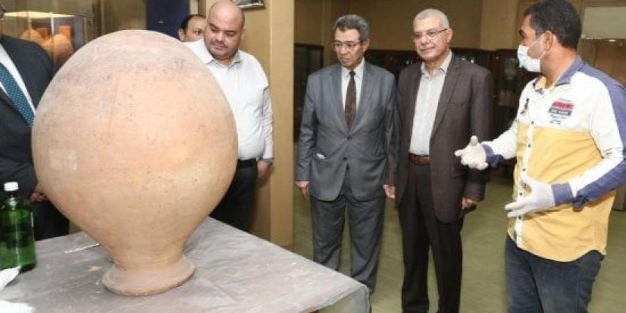 رئيس جامعة الزقازيق يتابع ترميم وصيانة مقتنيات متحف الجامعة :اليوم السابع