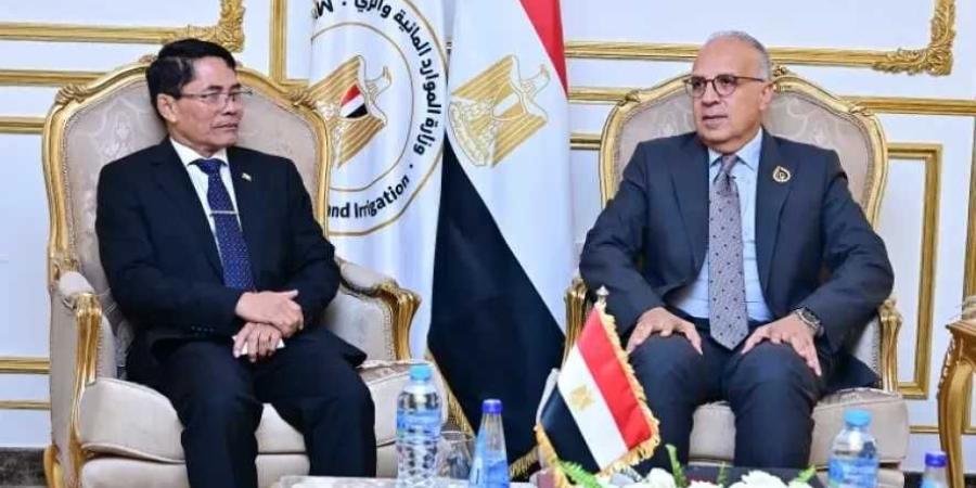 د سويلم يلتقي وزير الزراعة والثروة الحيوانية والري بميانمار لبحث تعزيز التعاون المشترك في مجال الموارد المائية والري