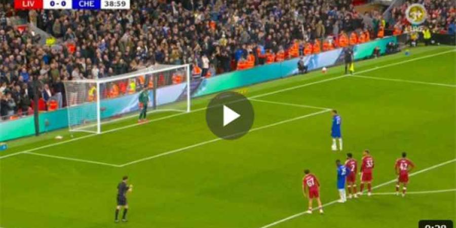 نتيجة مباراة ليفربول وتشيلسي الآن.. التعادل 1-1 وبطاقة صفراء لأتشيمبونغ مع بداية الشوط الثاني
