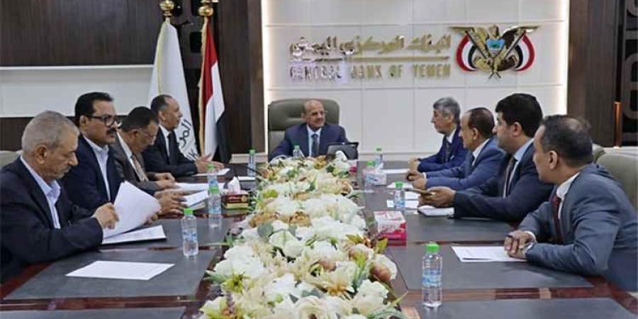 البنك المركزي اليمني يدرج 6 محافظ إلكترونية على قوائم الإرهاب ويأمر بتجميد أموالها