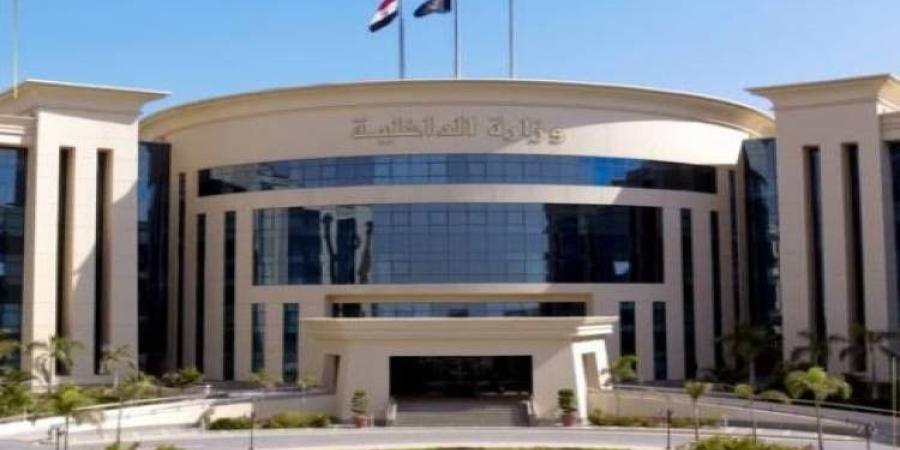 فحص فيديو عرض مشاهد غير أخلاقية على شاشة إعلانات بطريق المحور
