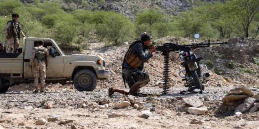 الميليشيا تضغط على المدنيين و«النقل» تدين قصف مطار عدن