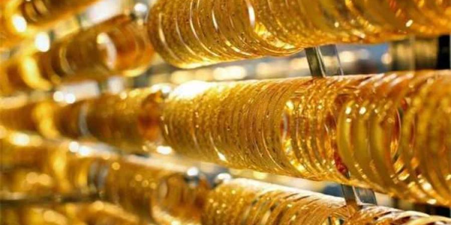 الذهب يتراجع مع ارتفاع النفط وترقب قرار الفيدرالي الأمريكي