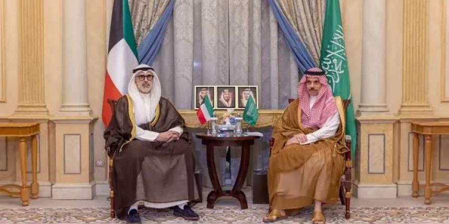 السعودية والكويت تؤكدان تضامنهما في مواجهة كل ما من شأنه المساس بأمنهما واستقرارهما