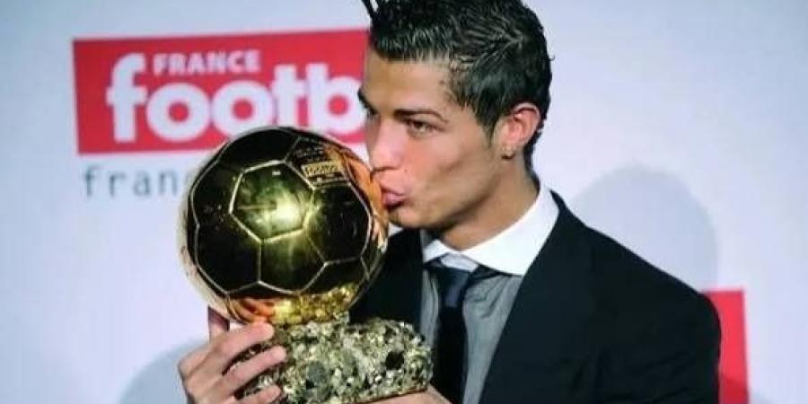 "رونالدو 2008" أفضل حامل للكرة الذهبية بتصويت الجمهور