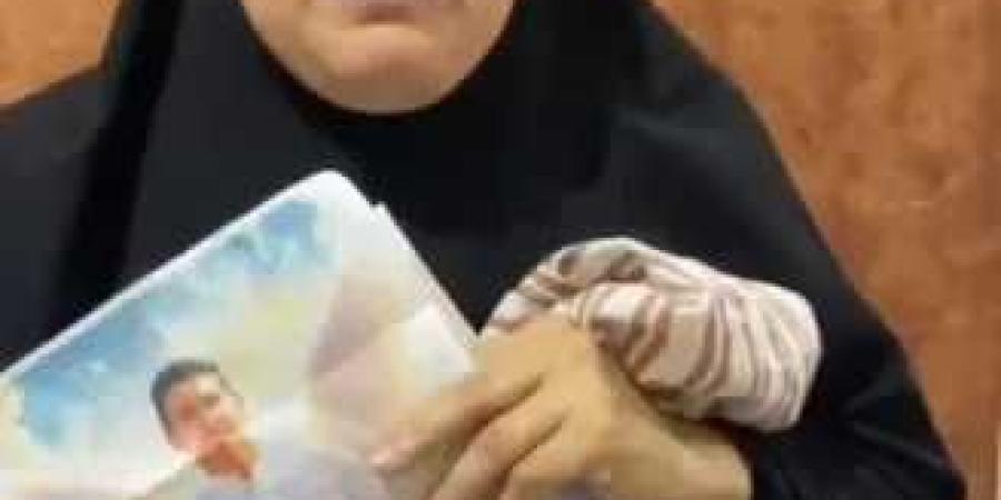 «كان نفسه يصالحهم.. نفسي يرجعلي».. أم محمد سراج تروي لـ «النهار» كلماته الأخيرة قبل مقتله على يد ابن عمه بالبحيرة