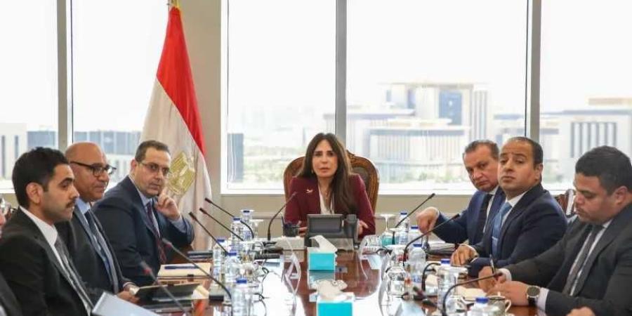 وزيرة الإسكان تستعرض الموقف التنفيذي لمشروعات الشراكة بين هيئة المجتمعات العمرانية الجديدة والقطاع الخاص