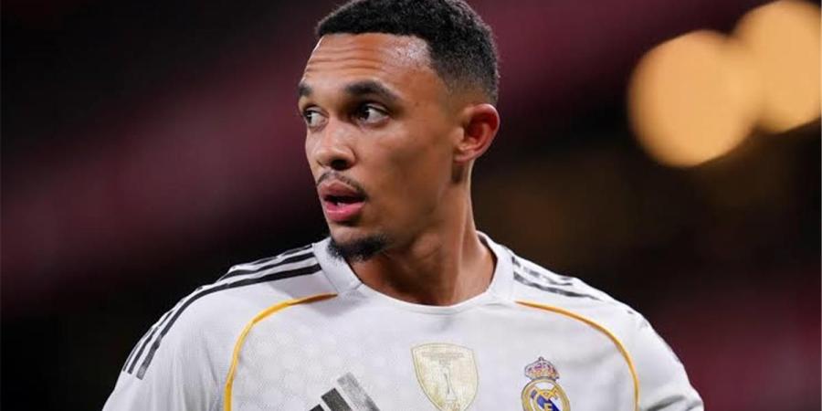 ليفربول يوضح موقفه من استعادة أرنولد