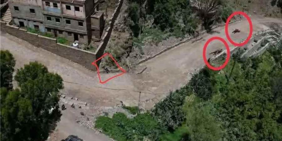 جثث ملقاة على الأرصفة وتجنيد للمدنيين.. شهادة صريحة لصحفي يمني حول معارك جبهات تعز