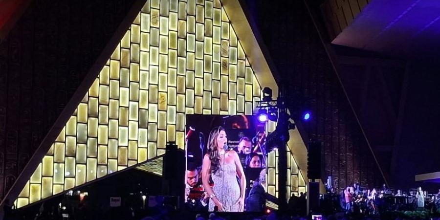 «مشهد عمري ما هنساه».. فاطمة سعيد تستعيد أغنية «أهواك» لعبد الحليم حافظ بالمتحف المصري الكبير