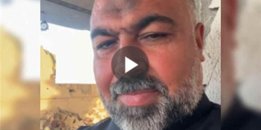 "الله ينصركم على المجرم عبدالملك الحوثي".. صحفي فلسطيني من غزة فقد زوجته وأبنائه يتضامن مع اليمنيين وأبناء تعز (فيديو)