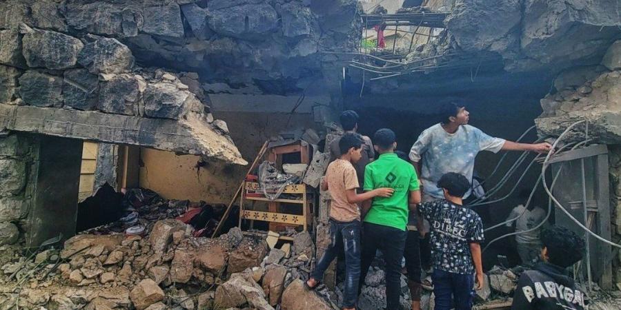 مقتل وإصابة 296 مدنياً وتوقف 186 مرفقاً صحياً جراء انتهاكات مليشيا الحوثي وحصارها لتعز