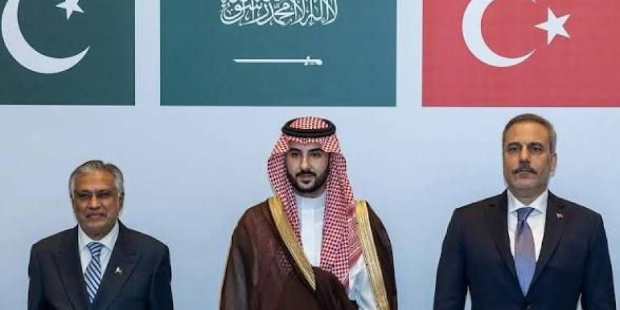 طهران تكشف نتائج الحوار مع السعودية وتركيا وباكستان.. اتفاق على مواصلة المباحثات وسط توترات إقليمية متصاعدة