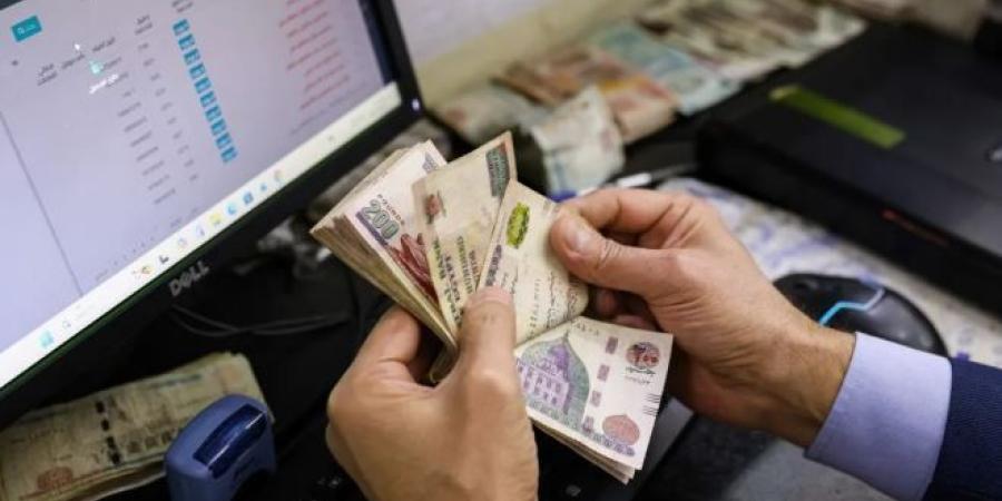 حماية الجنيه وتأثر الصناعة والبورصة.. تداعيات رفع أسعار الفائدة 100 نقطة أساس على القطاعات المختلفة