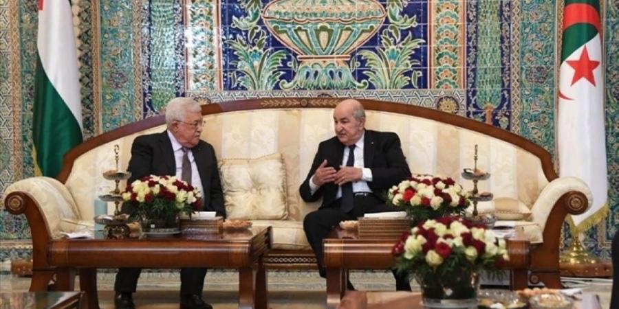 الرئيس عباس يهنئ نظيره الجزائري بعيد الثورة المجيدة