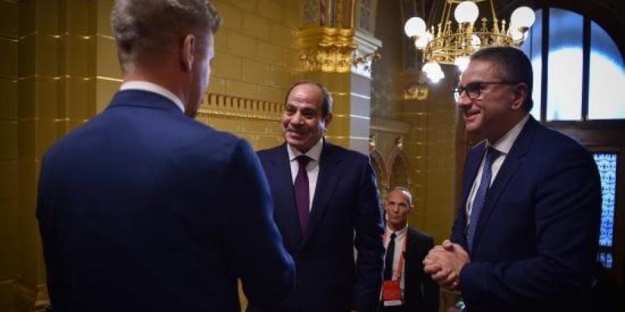 فخامة الرئيس السيسى يلتقى رئيس وزراء المجر ويستمع لشرح حول التاج الملكي المقدس :اليوم السابع