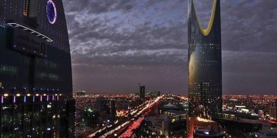 إصابة مواطن جراء سقوط شظايا صاروخين في الرياض