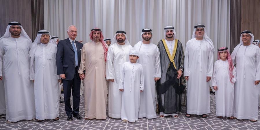 منصور بن محمد يحضر أفراح العطار والملا