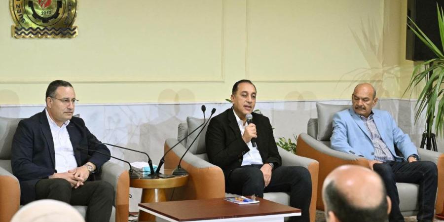 طالبة بأسنان لـ مدبولي: مفيش تكليف ومش عارفين نعمل إيه.. ورئيس الوزراء: الدولة توقفت من زمان عن مقولة أي حد يتخرج هعينه