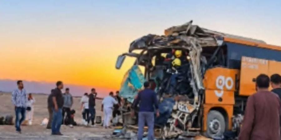 بعد مصرع شخصين وإصابة 25.. التحفظ على سائق التريلا في حادث البحر الأحمر
