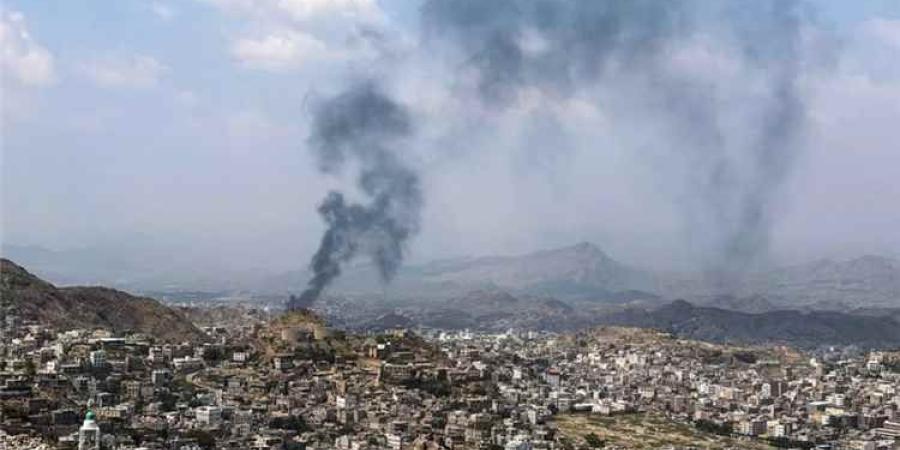 مواجهات عنيفة وغارات جوية تكبد مليشيا 38 قتيلاً وجريحاً في جبهات تعز
