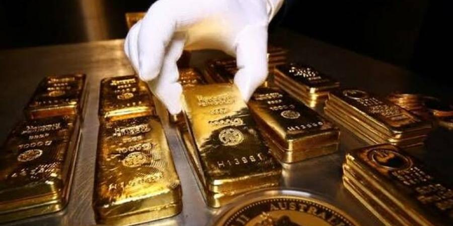 الذهب يتراجع مع تزايد توقعات رفع الفائدة الأمريكية
