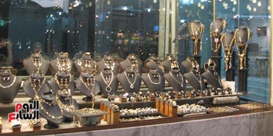 الدولار فوق 56 جنيهًا والذهب يتراجع.. ما الذى ضغط على سعر المعدن الأصفر؟ :اليوم السابع