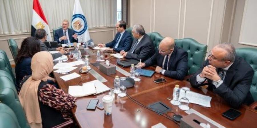وزير البترول يتابع خطط تأمين احتياجات السوق من المنتجات البترولية :اليوم السابع