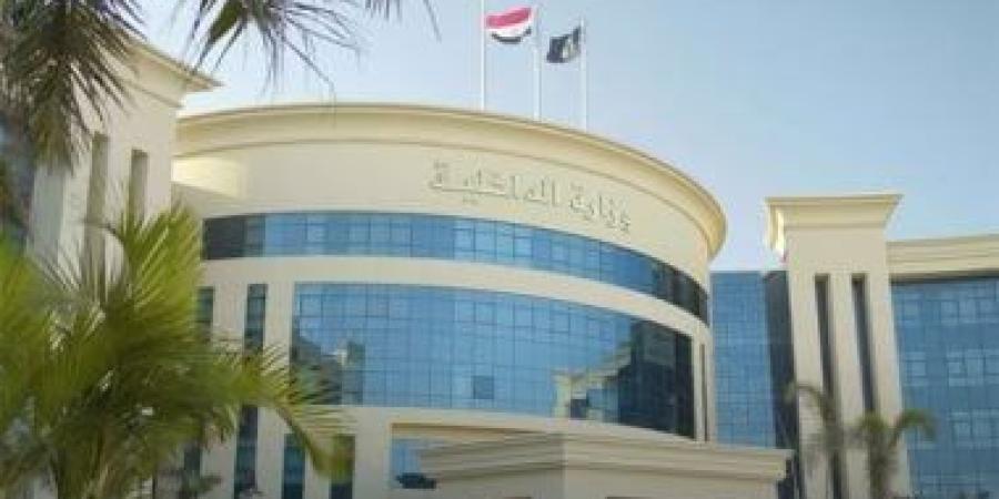 وزارة الداخلية تكشف ملابسات بث لقطات خارجة على شاشة إعلانات بالجيزة :اليوم السابع