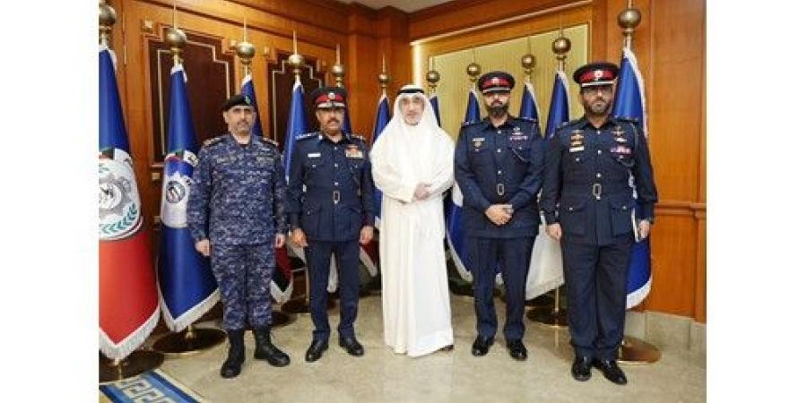 النائب الأول استقبل قائد خفر السواحل بالبحرين: توطيد التعاون والتنسيق الأمني بين البلدين