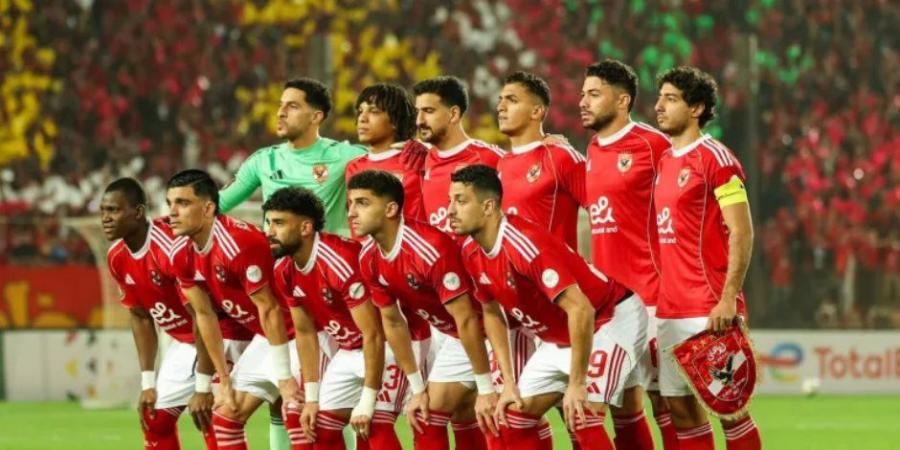 أشرف عبادة الأقرب.. من بين 20 مدافعًا دولياً الأهلي يستقر على 8 أسماء