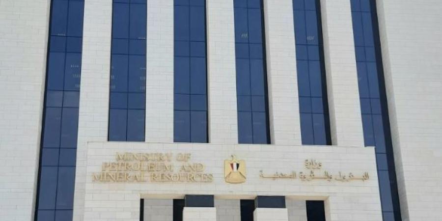 تبدأ التشغيل التجريبي غدا.. البترول: منظومة إلكترونية لإحكام الرقابة على توزيع المنتجات البترولية