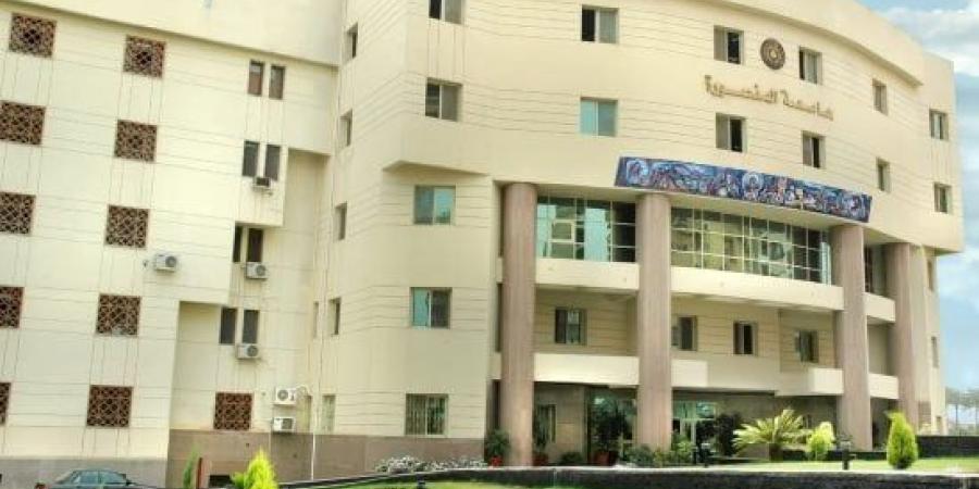 جامعة المنصورة تضبط طالبًا اعتدى على زميله داخل الحرم الجامعي وتحيله للنيابة :اليوم السابع