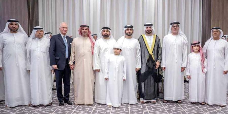 منصور بن محمد يحضر أفراح العطار والملا