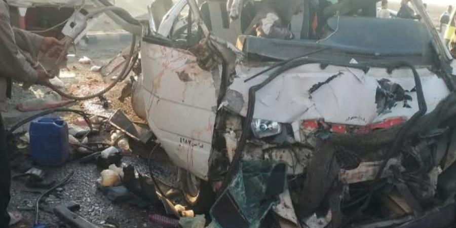 النيابة تعاين موقع تصادم الطريق الأوسطي المتسبب في مصرع 8 أشخاص