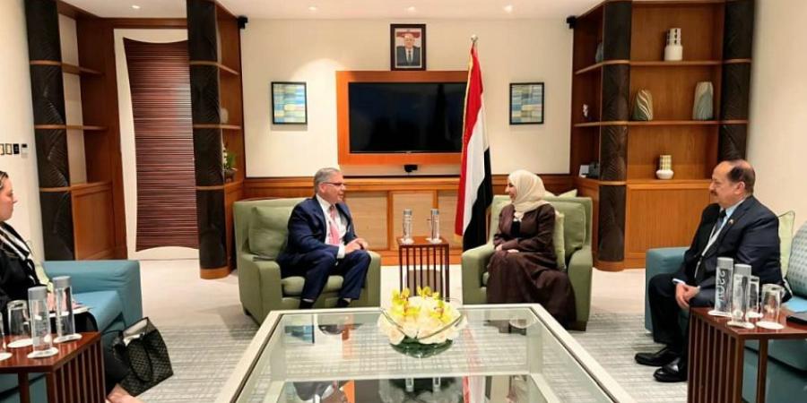 تنسيق أمريكي يمني متواصل.. واشنطن تجدد دعم الحكومة وتتمسك بتصنيف الحوثيين منظمة إرهابية
