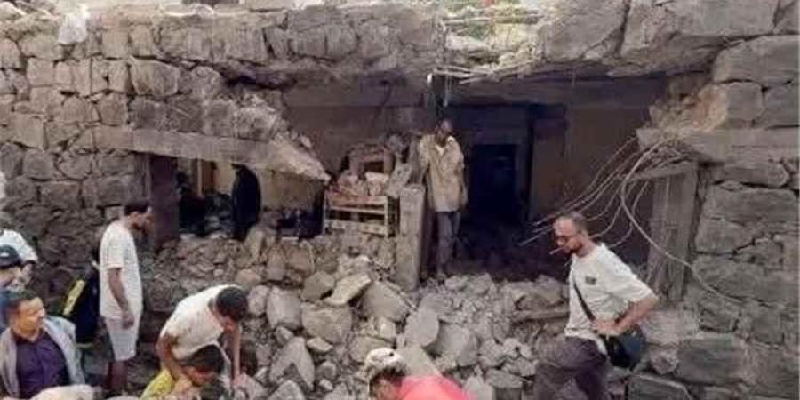 كارثة الـ 600 ألف محاصر.. زعيم مليشيا الحوثيين ينفي والواقع الميداني يفضح المستور