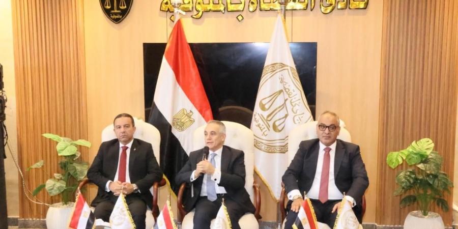 افتتاح مكتب شهر عقاري ووضع حجر أساس نادي القضاة.. تفاصيل زيارة وزير العدل للمنوفية