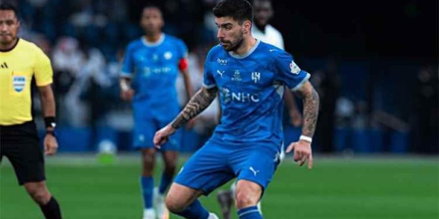 الهلال يتقدم على الفتح 1-0.. بونو يتصدى لمحاولة التعادل في دوري روشن