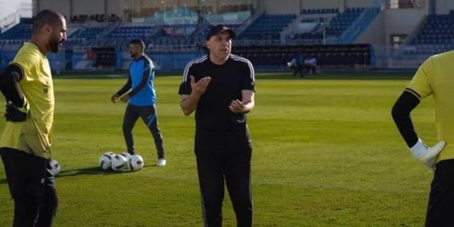 من مقعد الإدارة إلى الملعب.. نائب رئيس غزل المحلة يتولى تدريب الحراس :اليوم السابع