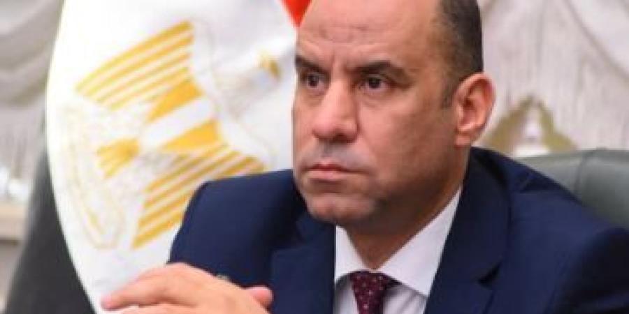 وزير العمل يتابع تداعيات حادث تصادم السيارات بالطريق الأوسطي ويوجه بإعداد تقرير عاجل