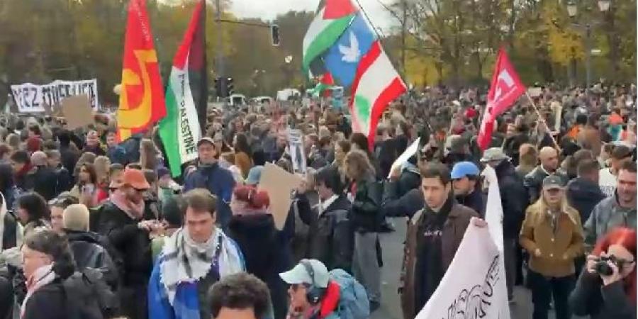 بالفيديو | مظاهرة في برلين تطالب باستقالة المستشار الألماني
