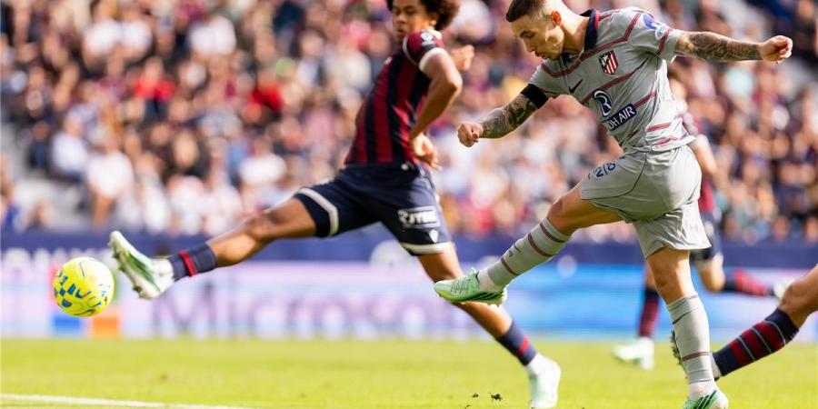 الضغط يزداد على برشلونة.. أتلتيكو مدريد يتجاوز ليفانتي وينتزع صدارة الدوري الإسباني