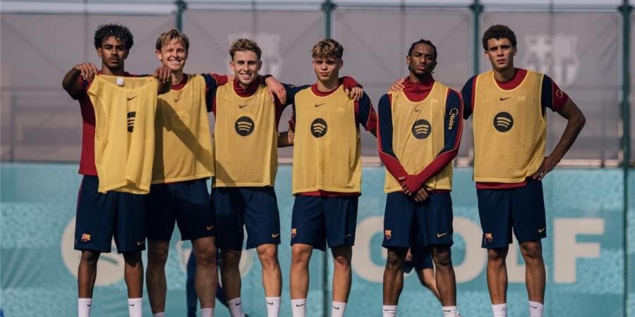 قائمة برشلونة أمام ديبورتيفو ألافيس في الدوري الإسباني.. موقف حمزة عبد الكريم