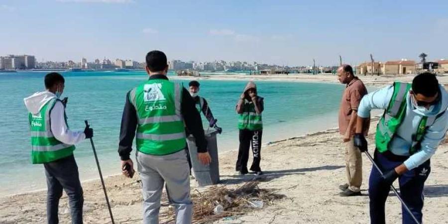 بتوجيهات محافظ مطروح.. إطلاق مبادرة «شواطئ مطروح.. دايمًا أجمل» للحفاظ على نظافة الشواطئ على مدار العام