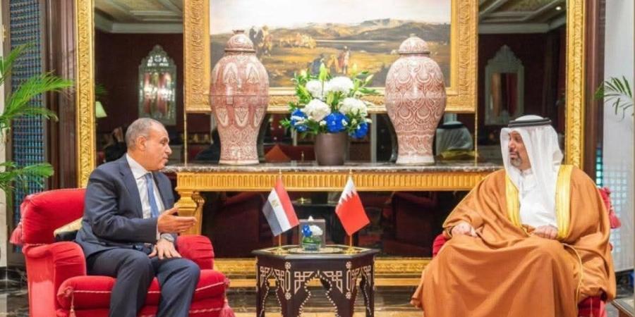 وزير الخارجية يناقش مع وزير المالية البحريني سبل دفع التعاون الاقتصادي والاستثماري بين البلدين
