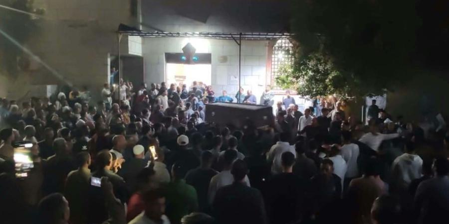 صرخات ودموع في تشييع 10 جثامين من ضحايا حادث الطريق الأوسطي بالفيوم