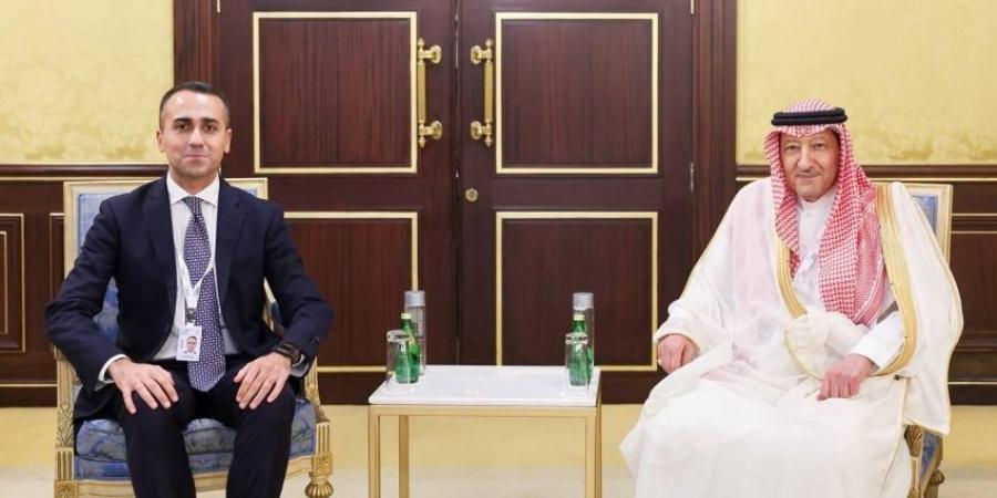 الخريجي يستعرض مع ممثل "الاتحاد الأوروبي" المستجدات الإقليمية والدولية